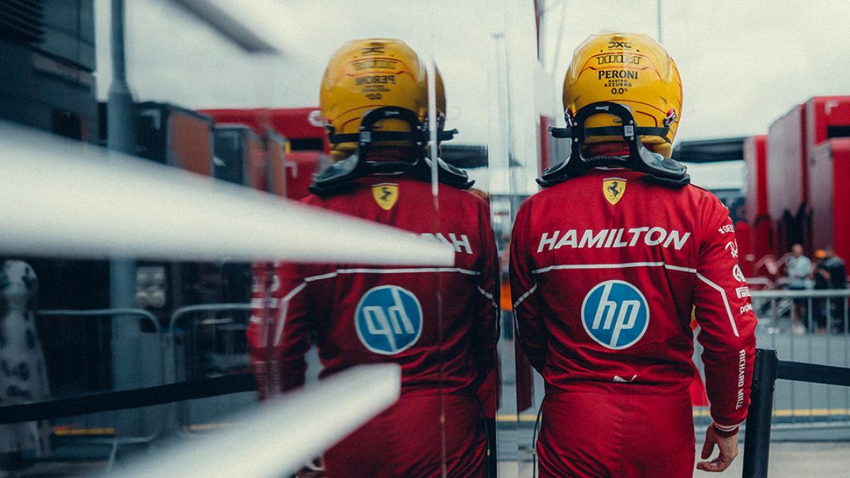 Lewis Hamilton intenta construir su historia de éxito en Ferrari, aunque de momento no lo ha conseguido