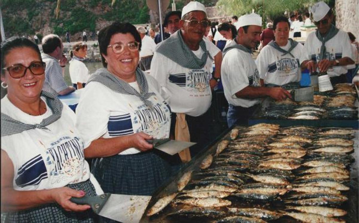 Joaquín Muñiz y Manuel Fernández, en el muelle de Candás, donde antes se celebraba el Festival de la Sardina.