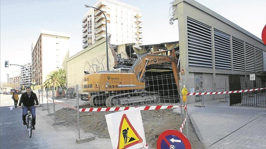 Comienza la demolición de las antiguas oficinas del Real Zaragoza