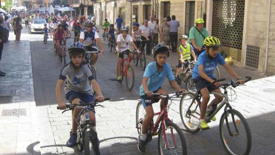 La marcha cicloturista reúne a centenares de aficionados