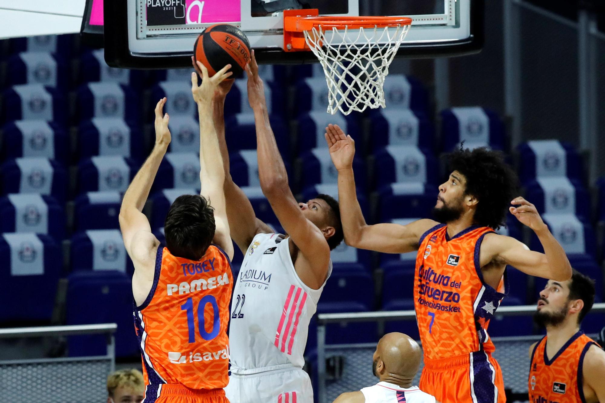 Real Madrid Valencia Basket Tavares