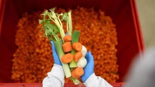 Proceso de elaboración de los caldos Gallo en la fábrica de Granollers.