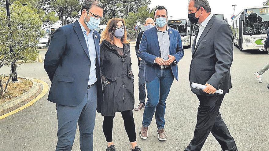 Hila, Armengol, Dalmau y Marcús en la explanada de Bellver.