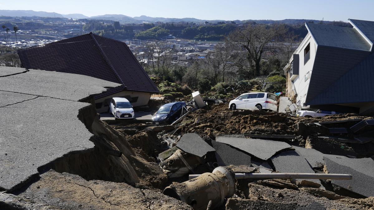 Un potente terremoto deja decenas de muertos y edificios derruidos en Japón