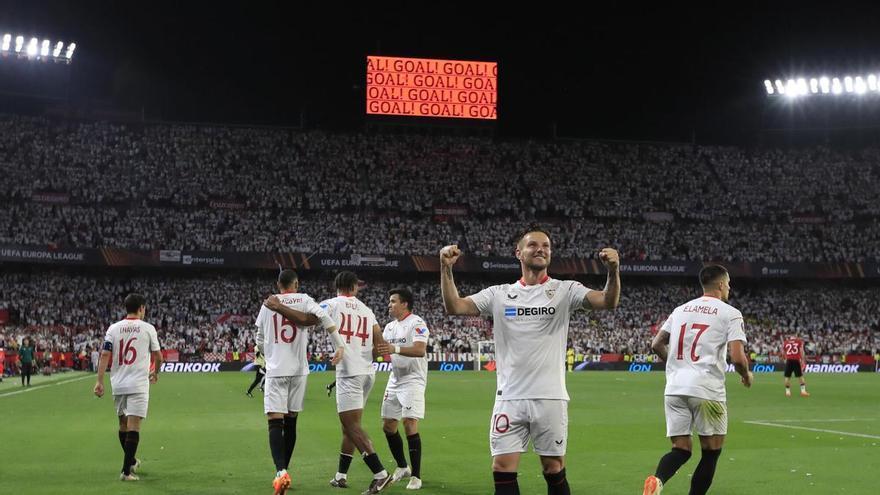 Las leyendas del Sevilla se unen para inspirar al equipo de cara al encuentro ante la Real Sociedad: "Jueguen con el corazón"