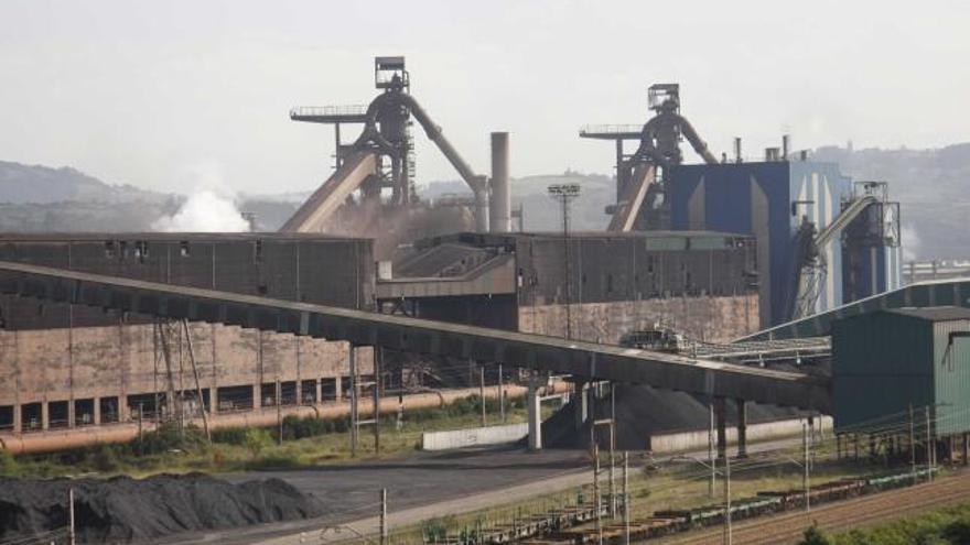 Arcelor suspende las inversiones en Asturias y amenaza con cerrar uno de los hornos altos