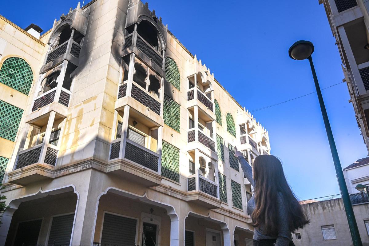 La joven Nerea fue rescatada por los Bomberos desde el balcón junto a tres familiares en el incendio de Crevillent.