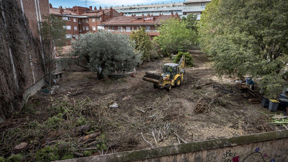 Comienzan las obras en Can Raventós, la última masía virgen de Sarrià: casi 60 pisos de lujo y 22 árboles talados.