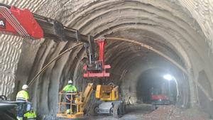 Obras de Adif en un túnel del tramo Martorell-Castellbisbal del futuro Corredor Mediterráneo.