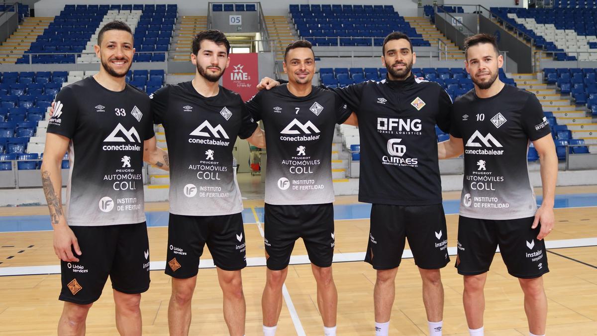 Cainan, Gordillo, Mancuso, Tomaz y Marlon posan en la pista de Son Moix.