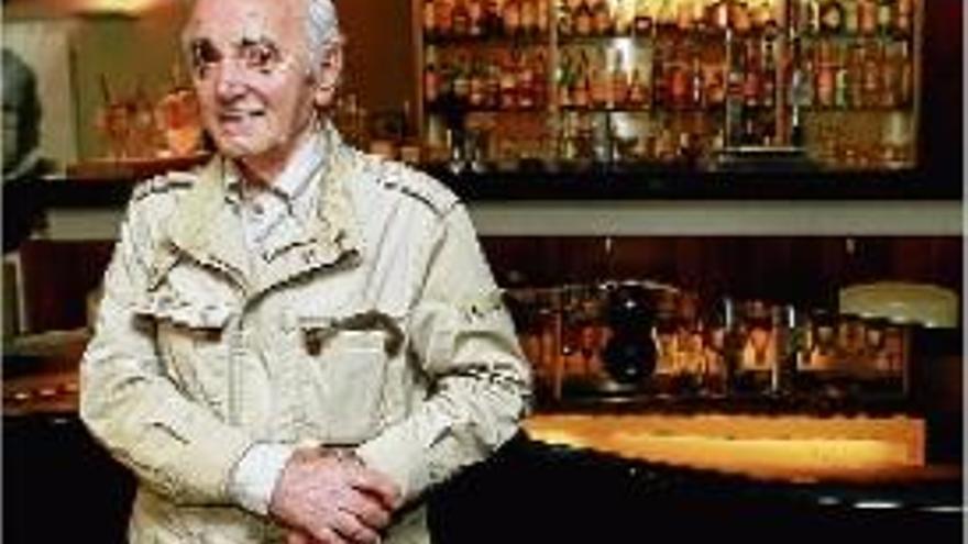 Charles Aznavour assegura que continua escrivint &quot;cada dia&quot; als noranta anys