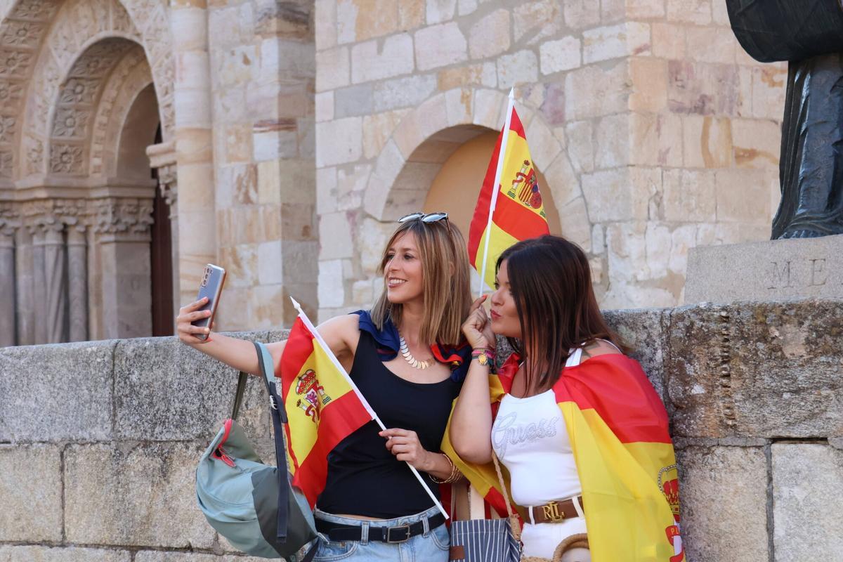 Final del Mundial de fútbol - Aficionados de la selección española ven la final en la Plaza Mayor