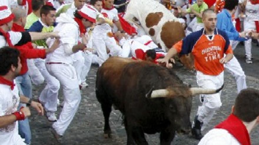 Los toros de El Ventorrillo protagonizan una veloz y bonita carrera en Sanfermines