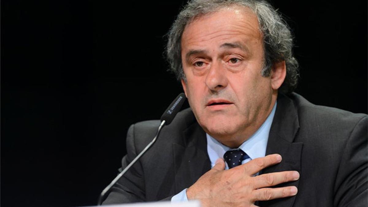 Platini desveló su voluntad de retirarse de la carrera por la presidencia de la FIFA