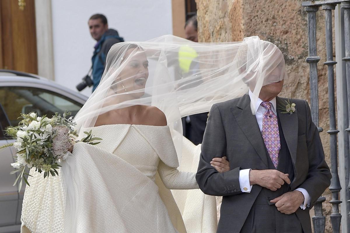 Un momento cómico en la llegada de Lady Charlotte Wellesley a la iglesia