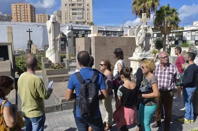 Ruta por el cementerio de Vegueta