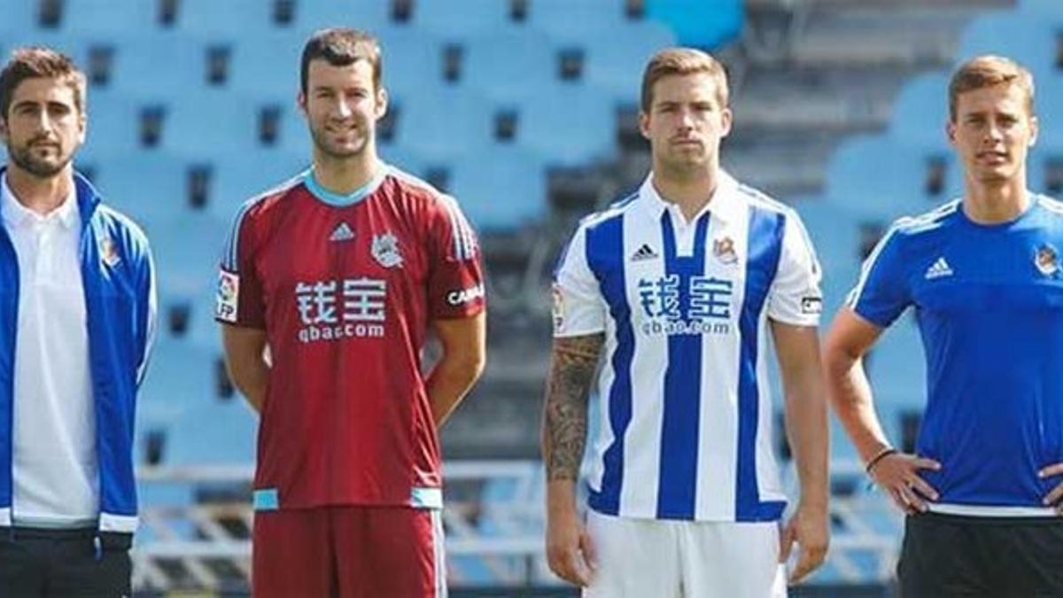 La Real Sociedad ha presentado este viernes las nuevas equipaciones para la temporada 2015/16