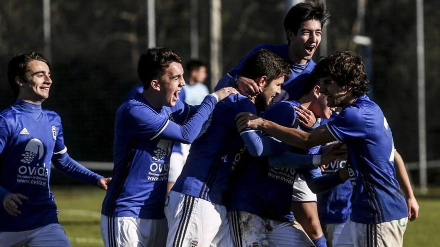 El juvenil del Oviedo celebra un gol ante el Celta.