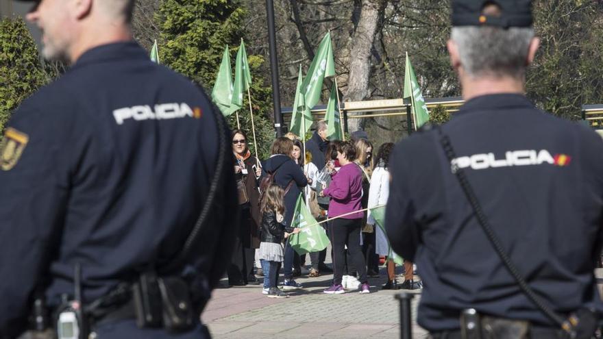 Concentración convocada por Usipa el jueves en Oviedo para exigir equiparación retibutiva y laboral de los médicos y enfermeros del SAC de Asturias.