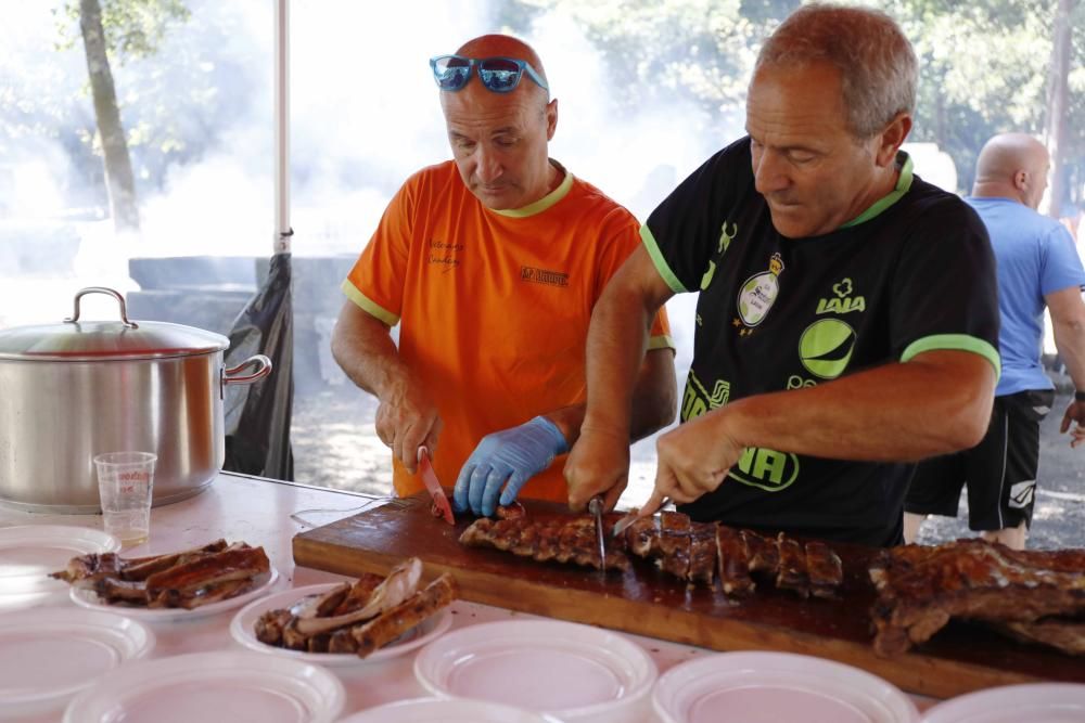 Churrasco, mejillones, sardinas y pulpo hasta empacharse en el parque forestal de Candeán.