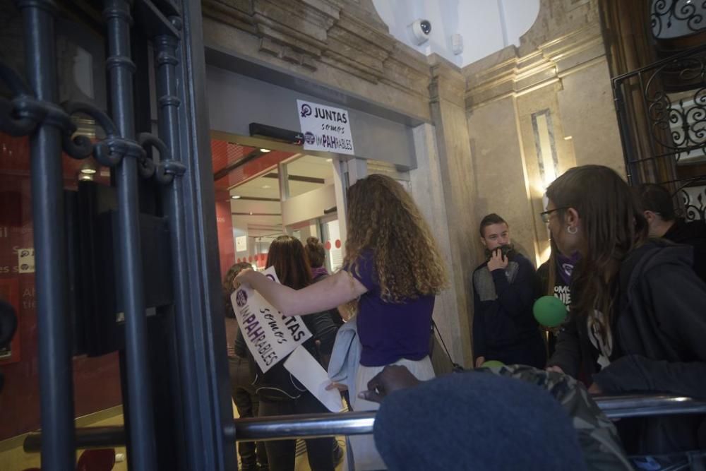 La feministas calientan motores antes de la manifestación del 8-M en Murcia