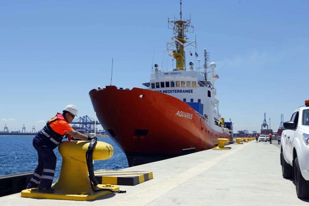 El 'Aquarius' abandona València para seguir con su labor humanitaria