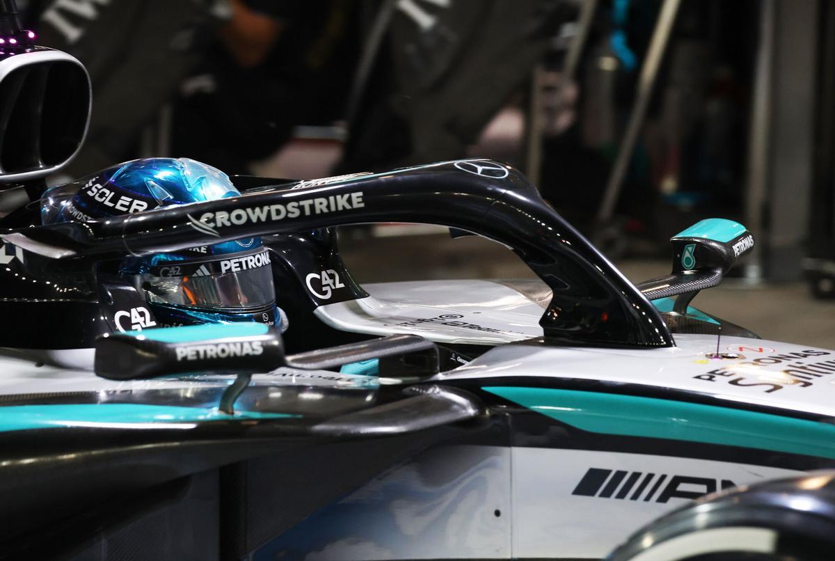 SINGAPORE (Singapore), 05/10/2025.- Mercedes driver George Russell of Britain in the pits during the 2025 Formula 1 Singapore Grand Prix at the Marina Bay Street Circuit in Singapore, 05 October 2025. (Fórmula Uno, Reino Unido, Singapur) EFE/EPA/FAZRY ISMAIL / POOL