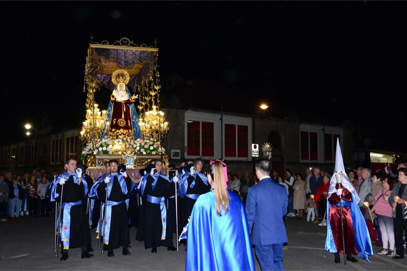 Cangas sintió el calor de la Virgen de los Dolores