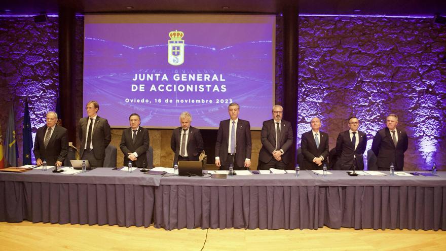 EN IMÁGENES: Junta de accionistas del Real Oviedo en el Auditorio Príncipe Felipe