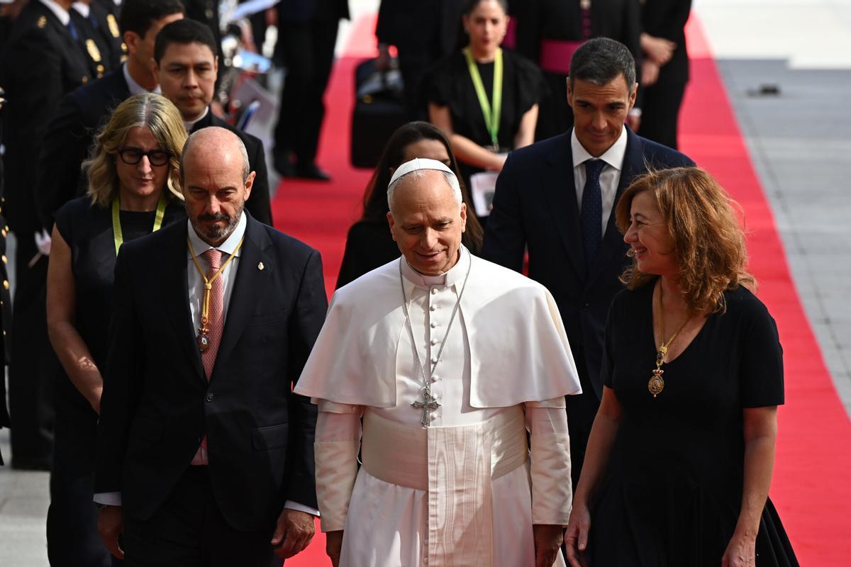 Francina Armengol recibe al papa León XIV en el Congreso de los Diputados