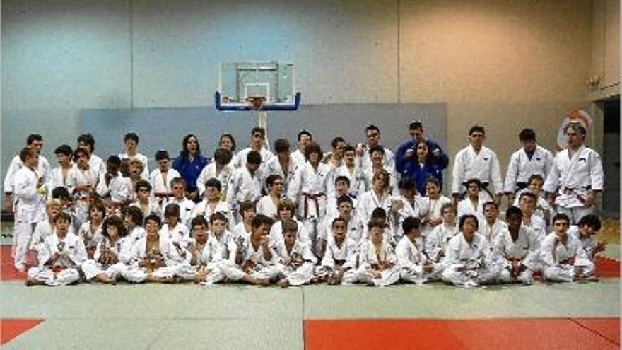 Judo 200 participants a la trobada Inter-Escoles de Fontajau