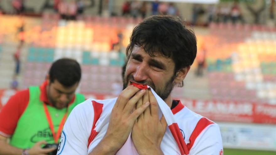 Alcañiz llorando tras el partido