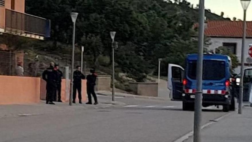 L&#039;operatiu dels ARRO dels Mossos, a l&#039;edifici.