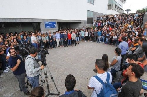 MINUTO SILENCIO ALUMNA ASESINADA