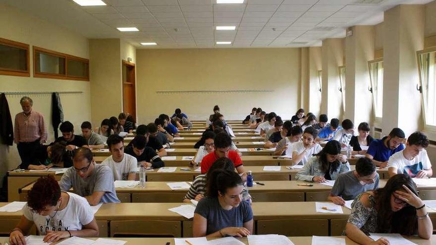 Una de las pruebas de Selectividad, realizada en las aulas del Campus Viriato.