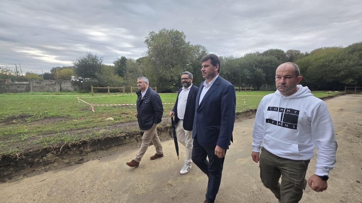 Visita al futuro mirador de A Chanca, en Meaño.