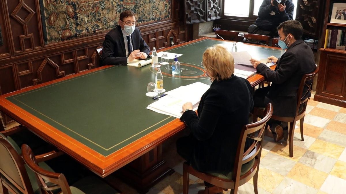 Ximo Puig, Ana Barceló y Vicent Marzà en la reunión de esta mañana sobre vacunación en los centros escolares