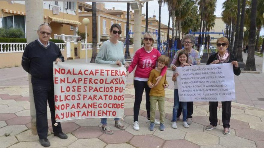 Protestas en Moncofa por la concesión de una cafetería junto a un parque