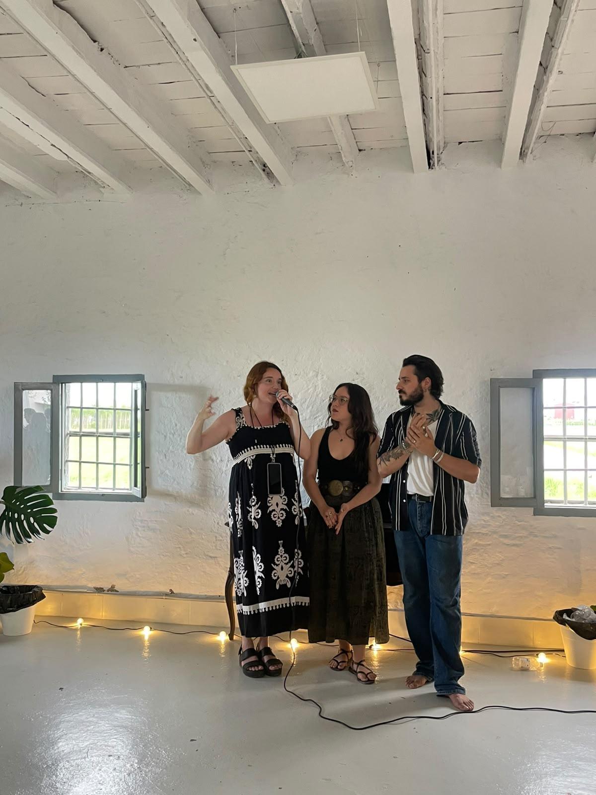 Iris Montoya, Anabel Martínez, Álex Anaya. Iris Montoya, Anabel Martínez, Álex Anaya.