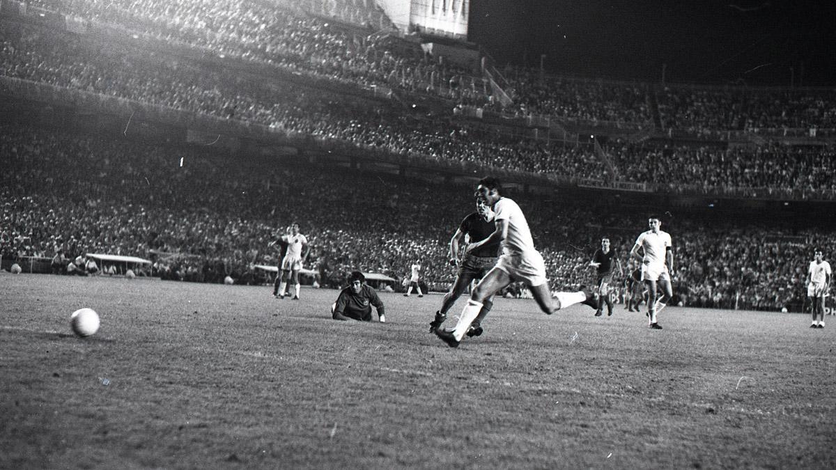 El momento en el que el balón impulsado por Alfonseda llegó a la red de Abelardo