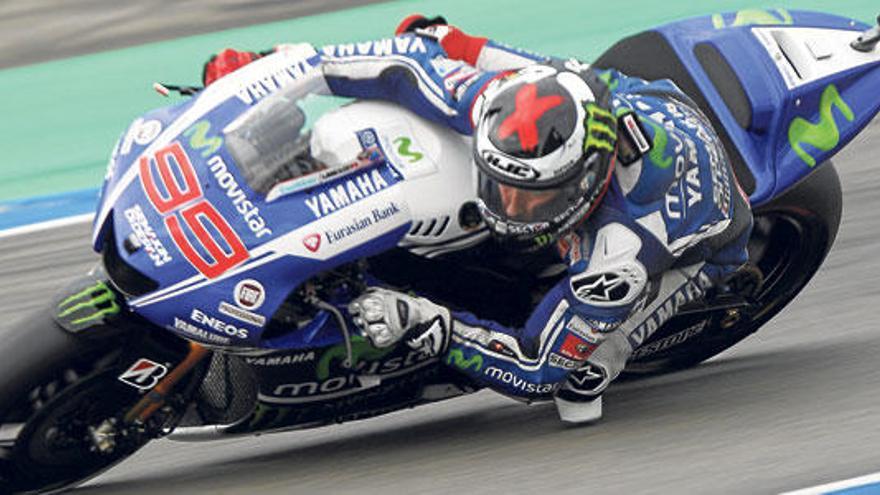 Jorge Lorenzo, con su Yamaha, durante la carrera de MotoGP del circuito de Assen.