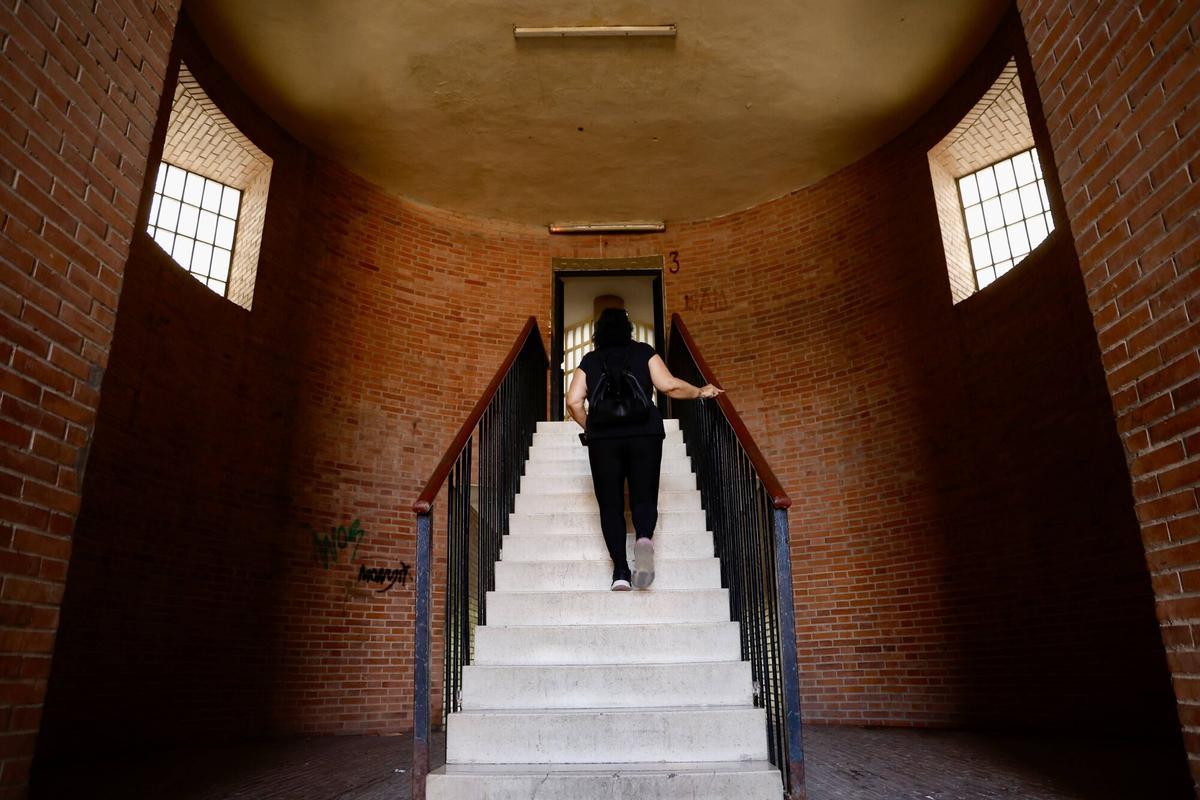 Denuncian la suciedad de los espacios comunes y el mal estado de las viviendas de AVRA Denuncian la suciedad de los espacios comunes y el mal estado de las viviendas de AVRA