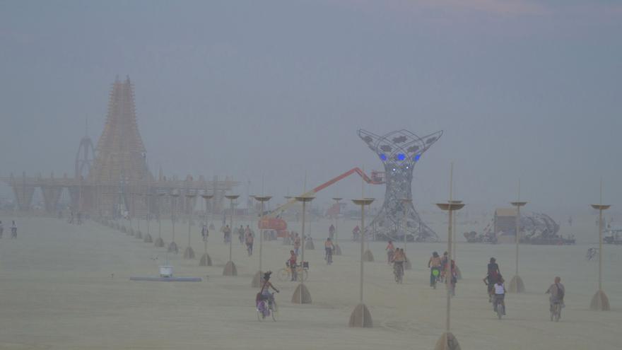 Miles de personas quedan atrapadas por las lluvias en un festival en el desierto de Nevada