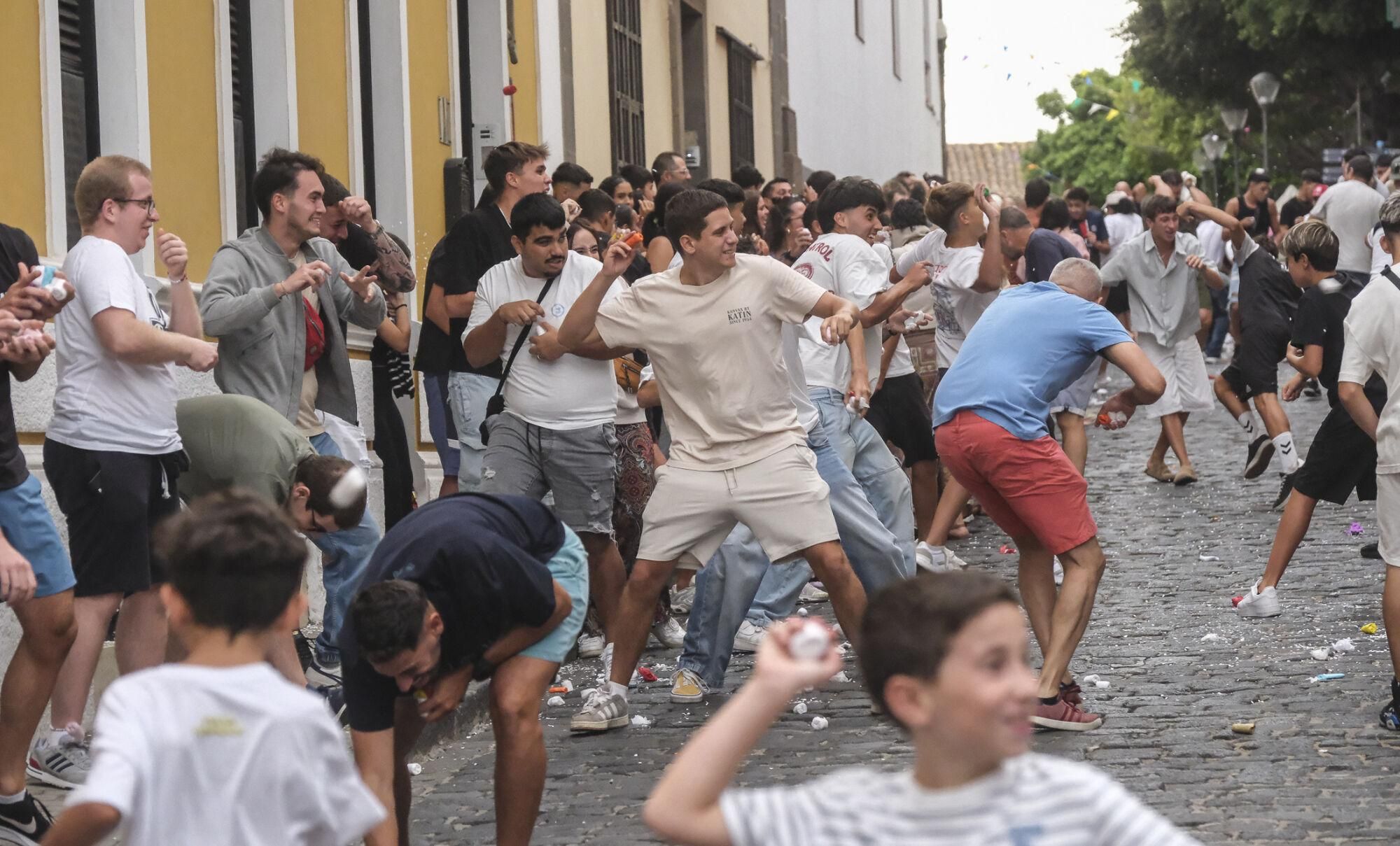 Batalla de flores en las Fiestas de la Virgen de Guíaa