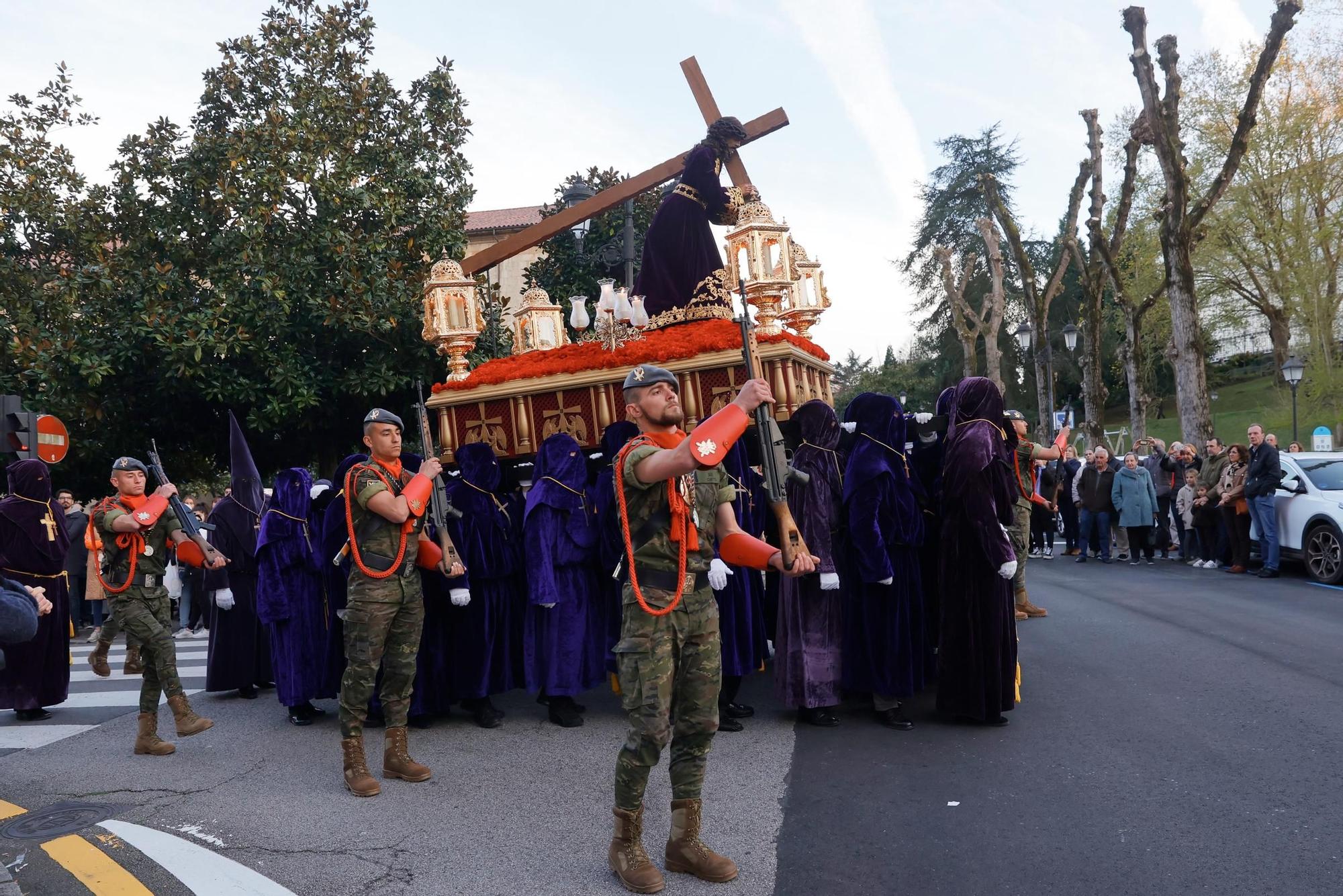 El Señor de Oviedo atrae multitudes: mira las fotos de la procesión del Nazareno