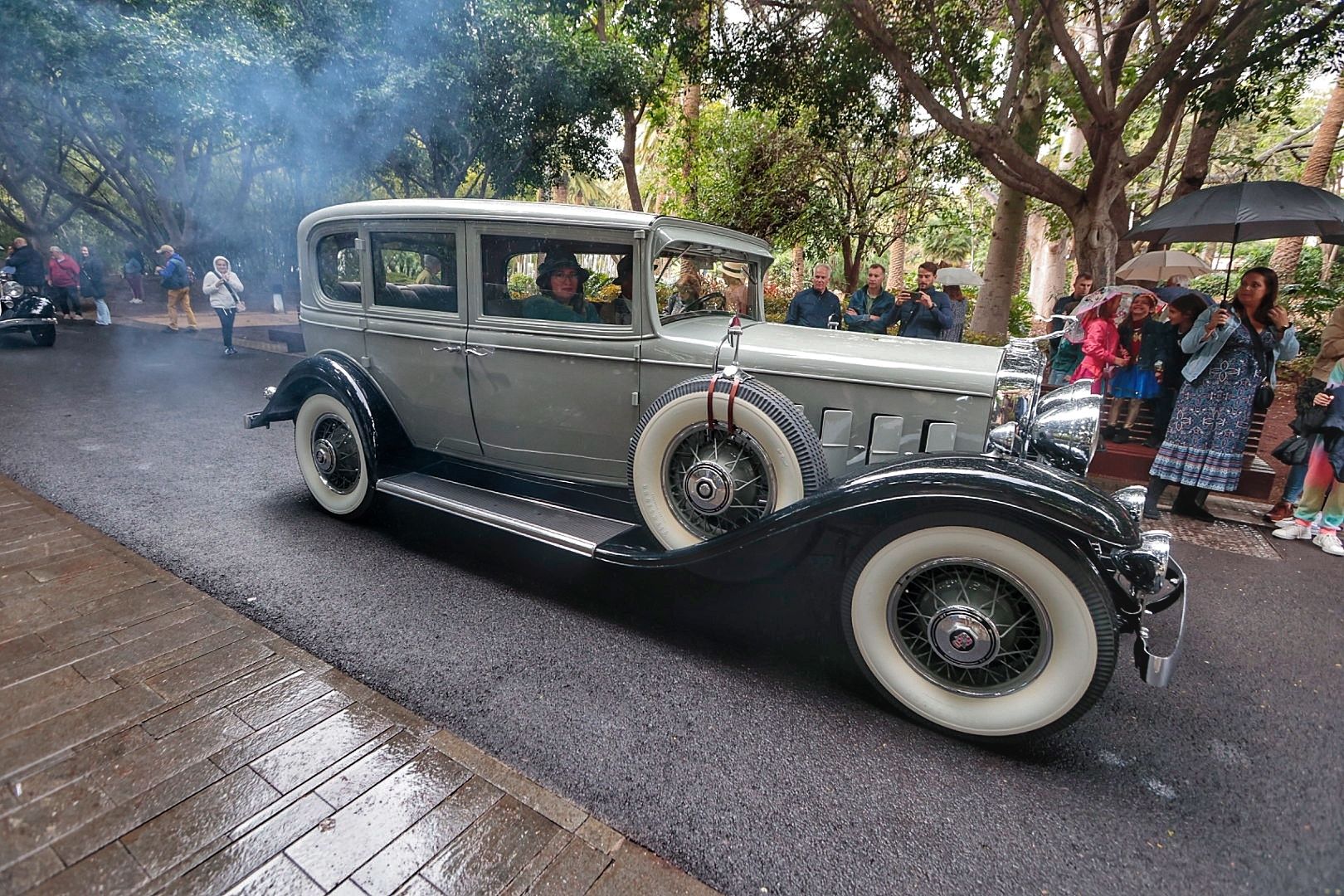 Exhibición de coches antiguos en el Carnaval de Santa Cruz de Tenerife