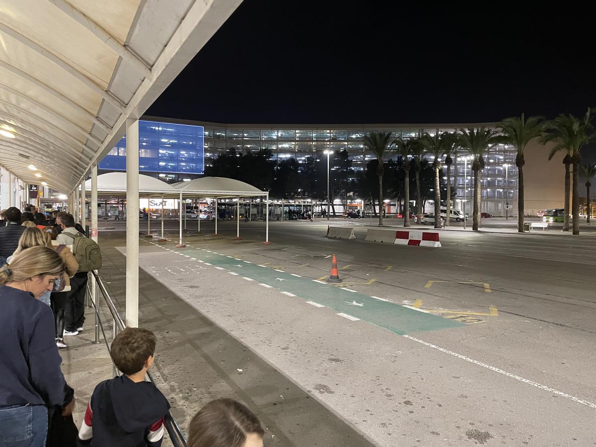 La parada de taxis del aeropuerto.