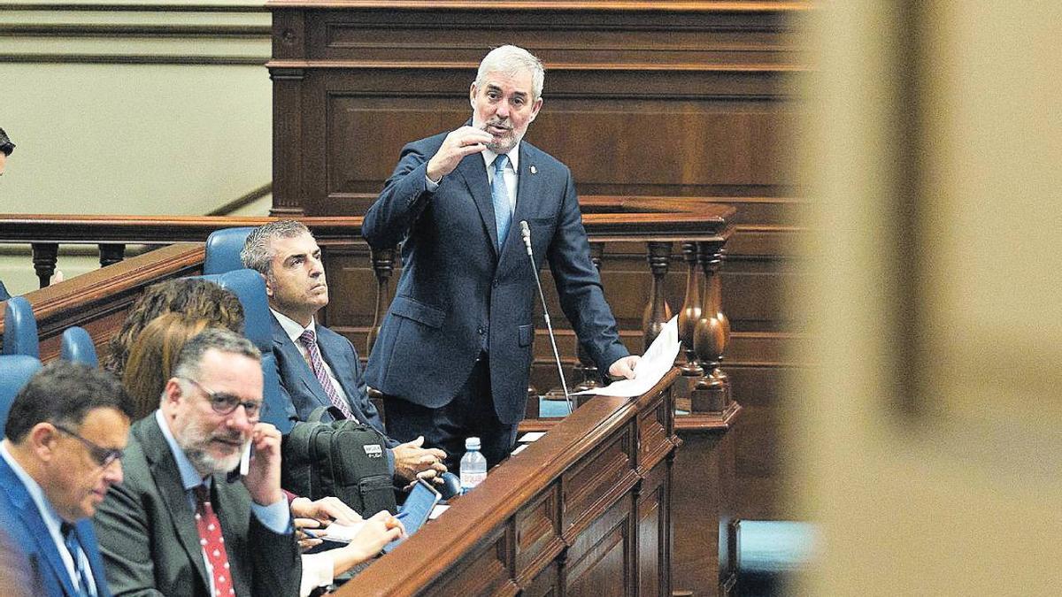 Fernando Clavijo en el Parlamento de Canarias.