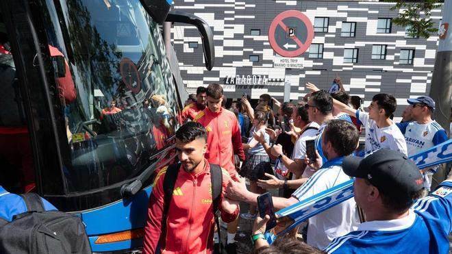 El Real Zaragoza planea presentar recurso por los dos partidos de sanción a Tasende pero no por los 13 a Andrada
