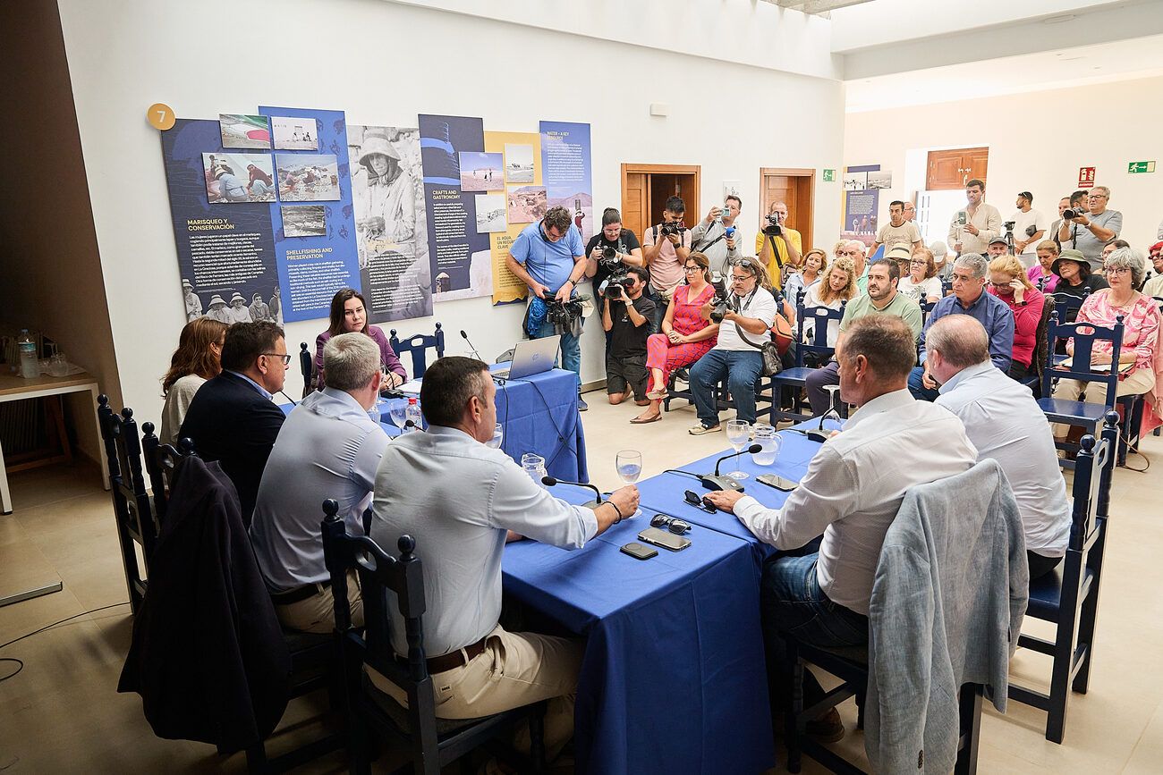 Visita de Fernando Clavijo a La Graciosa